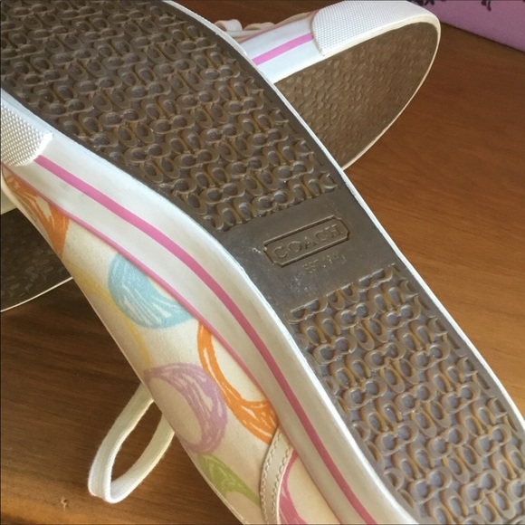 Coach - Picture 2 of 4